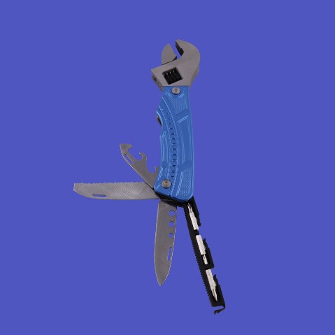 llave con herramientas en acero inoxidable y aluminio